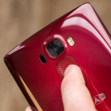 lg-g-flex-2-review-design-camera.jpg