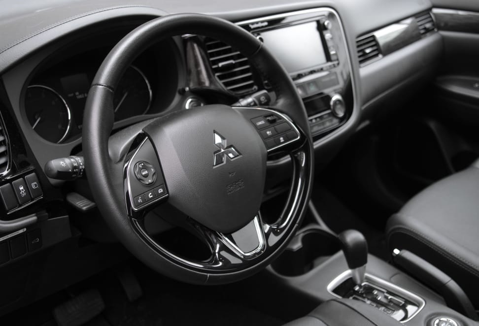 2016 Mitsubishi Outlander Interior