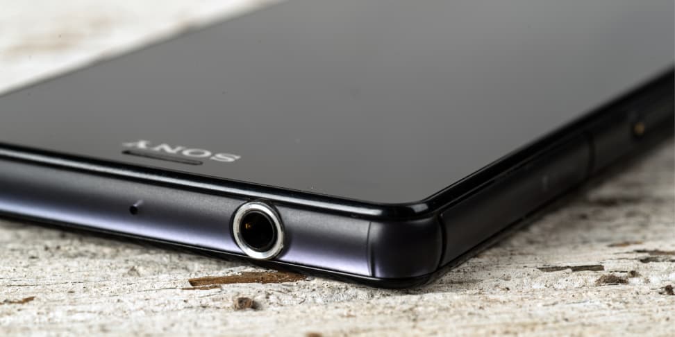 sony-xperia-z3-compact-review-design-headphone-jack.jpg