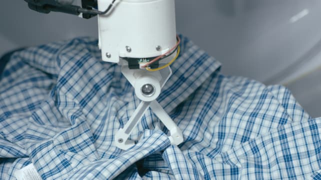 Threadrobe — Grabber Arm