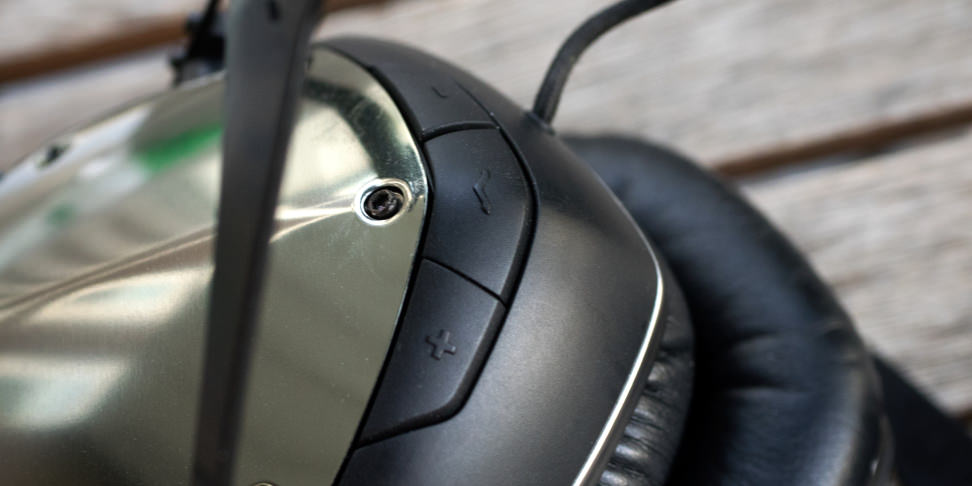 V-Moda Crossfade Wireless Playback Controls
