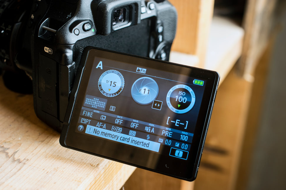 Nikon-D5500-Review-Design-Tilt-Screen.jpg