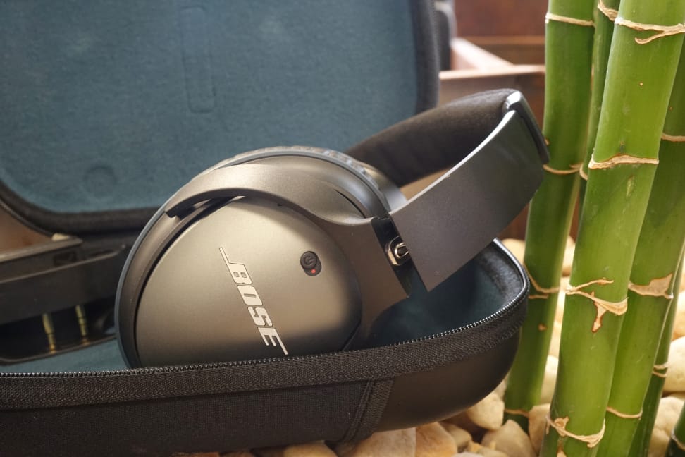 Bose-QC-25-Folded-in-Case.jpg