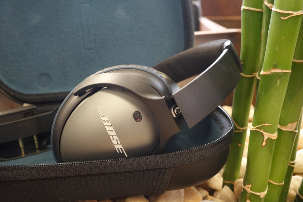Bose-QC-25-Folded-in-Case.jpg