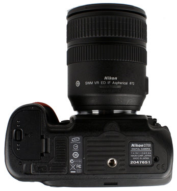 Nikon-D700-bottom-375.jpg