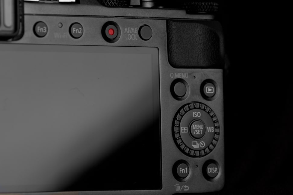 panasonic-lumix-lx1000-review-design-back.jpg
