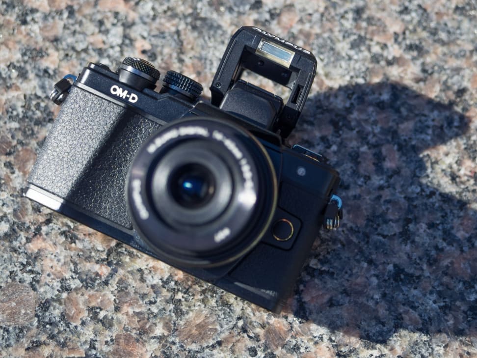 olympus-om-d-e-m10-pop-up-flash
