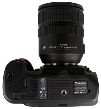 Nikon-D700-bottom-375.jpg