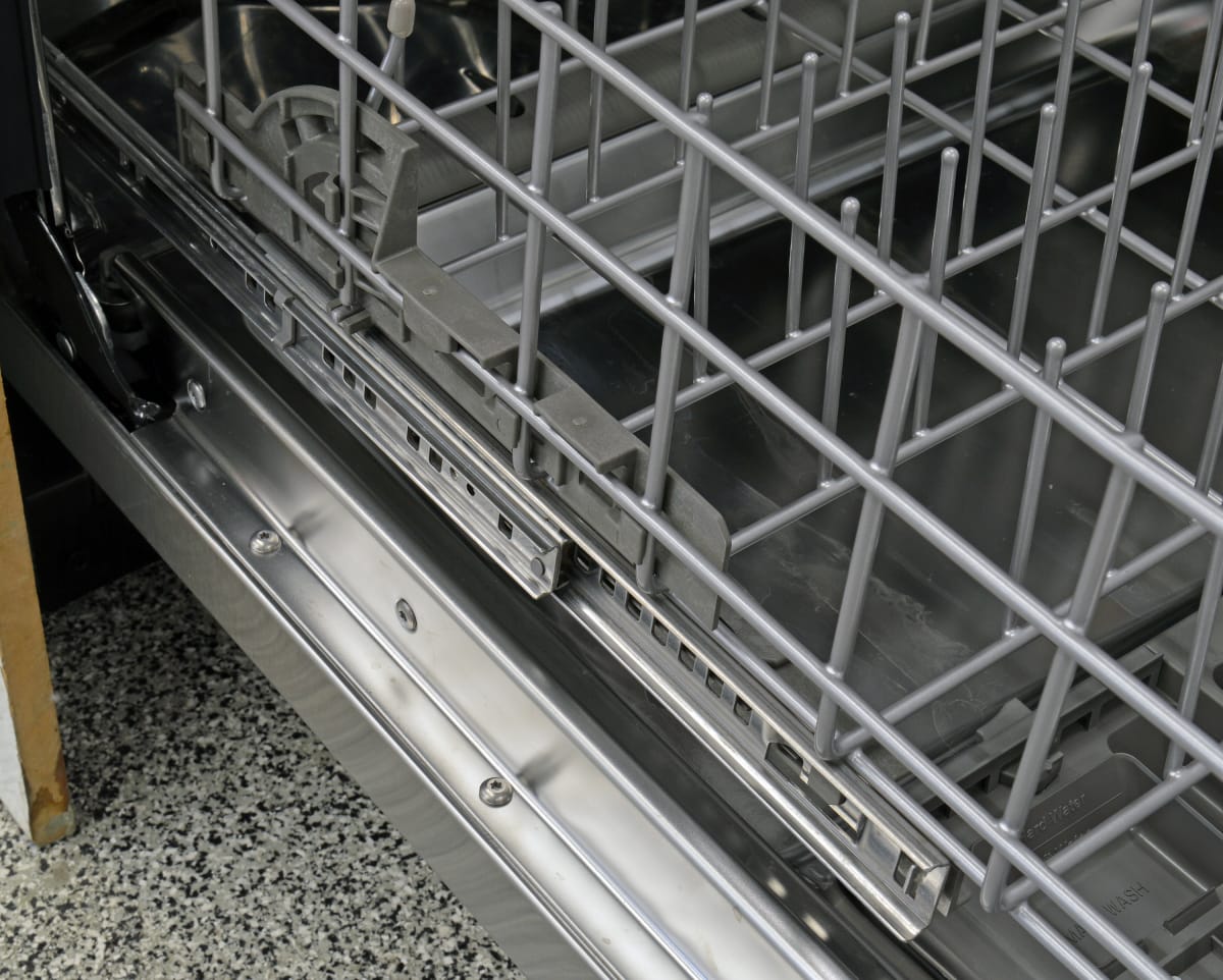 Kitchenaid Architect Series Ii Kdte404dss Dishwasher Review A Rarity This Kitchenaid S Lower Rack Is On Rails Instead Of Wheels Which Makes For Smooth Glide