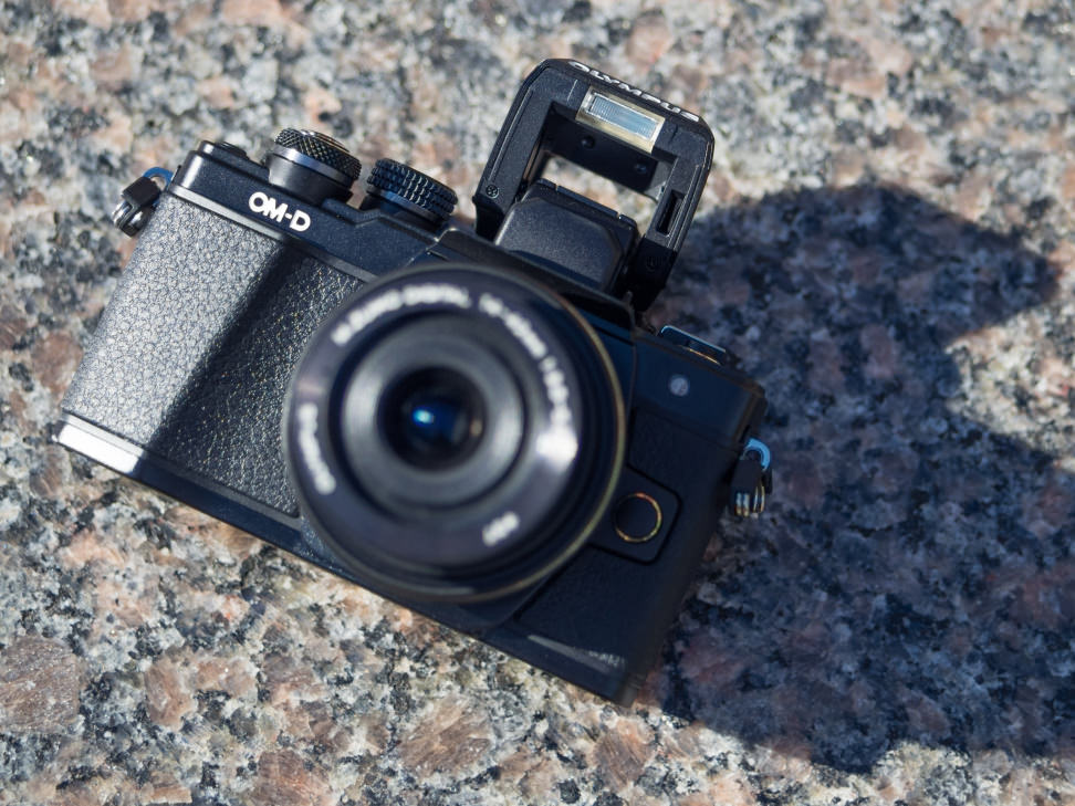 olympus-om-d-e-m10-pop-up-flash