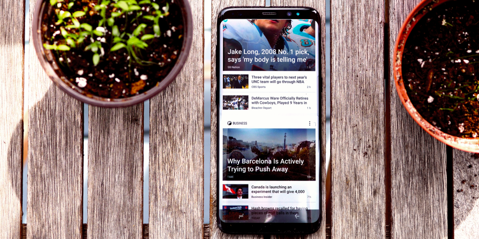 Samsung Galaxy S8 With News Content