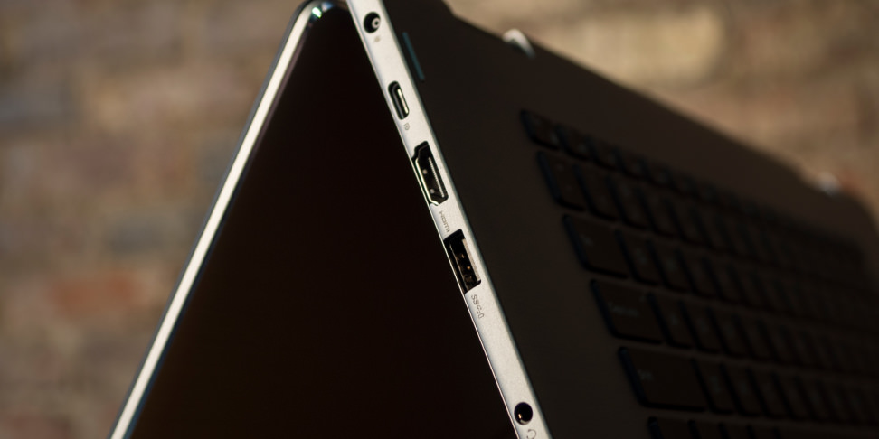 Dell Inspiron 15 7000 2-in-1 Left ports