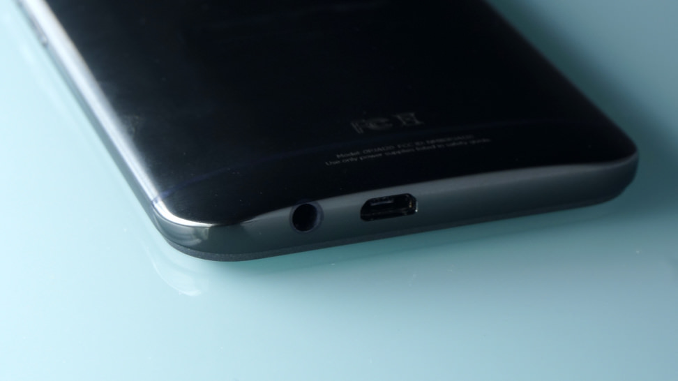 HTC One M9 headphone input