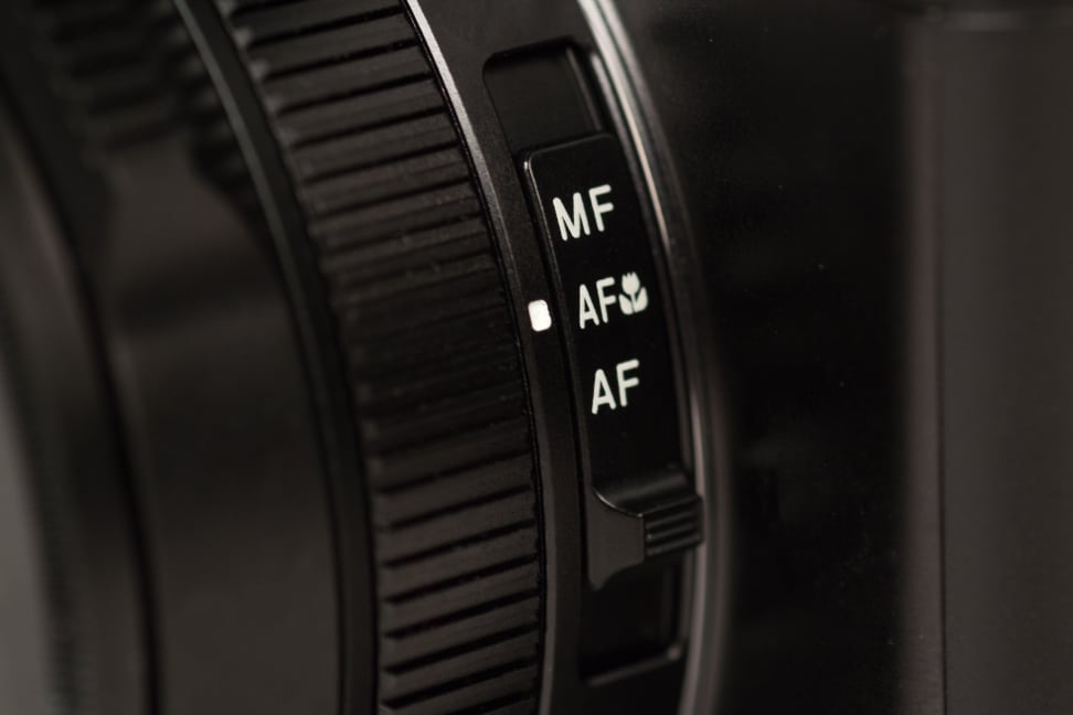 panasonic-lumix-lx1000-review-design-focus-slider.jpg