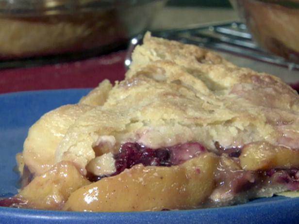 Bobby-Flay-Peach-Blackberry-Pie.jpg