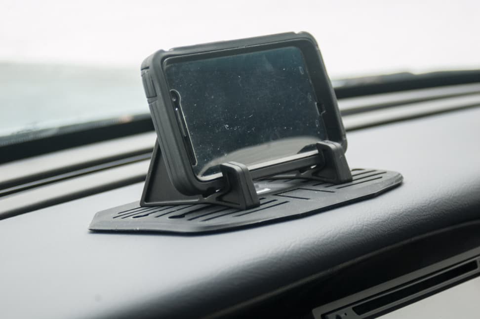 The IPow Silicone Mat with phone