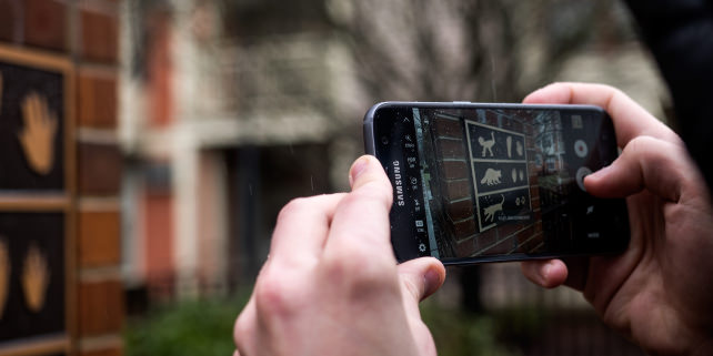 Samsung Galaxy S7 Camera In Use