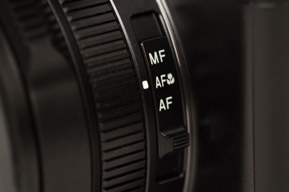 panasonic-lumix-lx1000-review-design-focus-slider.jpg